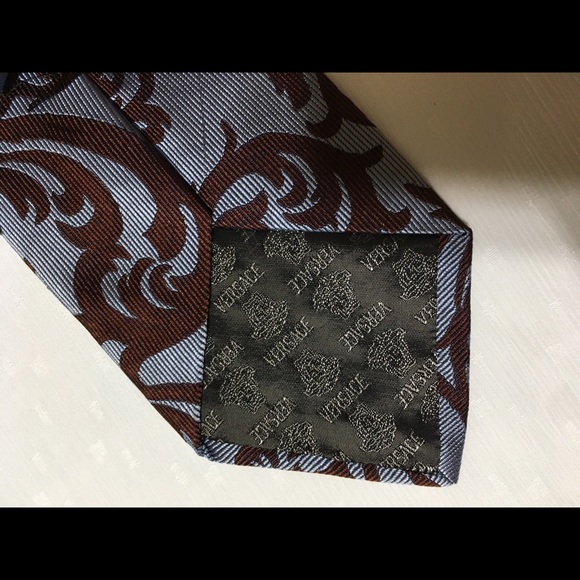 SOLD Auth Versace 100% Silk Tie - Picture 8 of 8